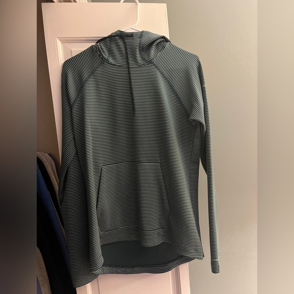 Columbia Sweatshirt. Size Small.